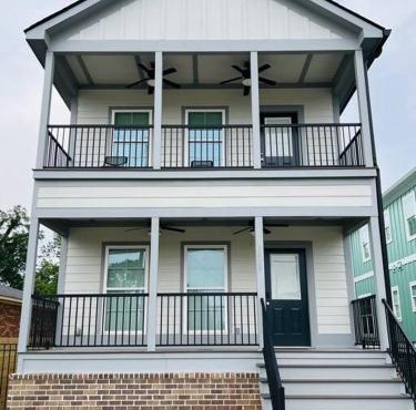 Luxury 4 Bedroom Home and private deck by MCG 6