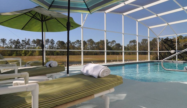 Luxury 4 Bedroom Home near Disney World, Florida South-Facing Pool, Lakeside