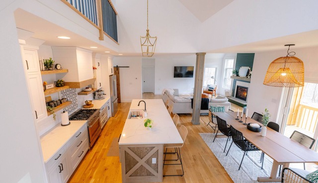 Luxury 4 bedroom house in a quiet, serene neighborhood