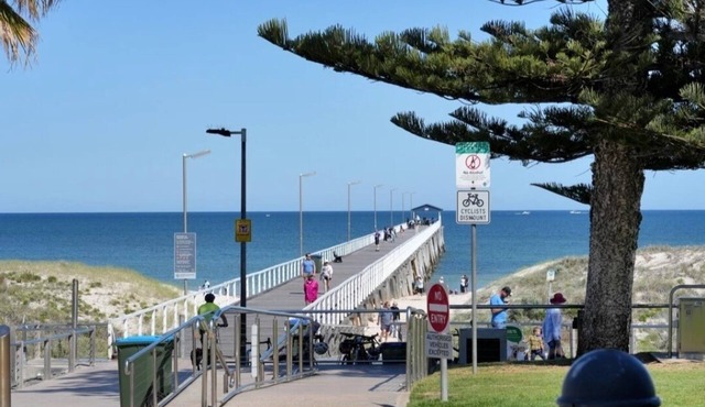 Luxury 4-bedroom house mins walk from Grange Beach