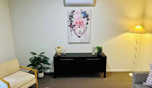 Luxury-4-bedroom near Airport w/Free Parking