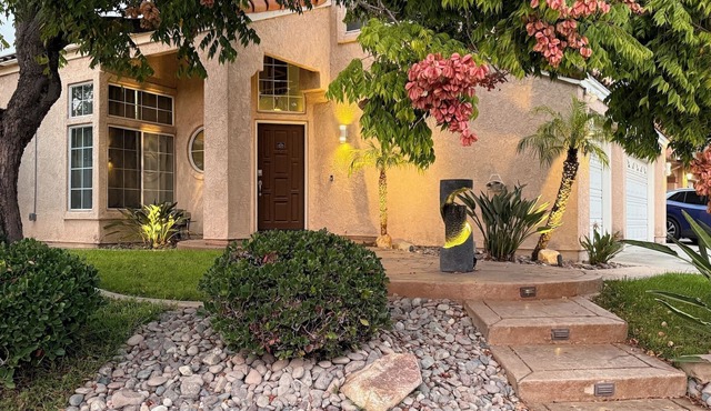 Luxury 4-bedroom Oasis with Resort-Style Pool, Spa & Patio