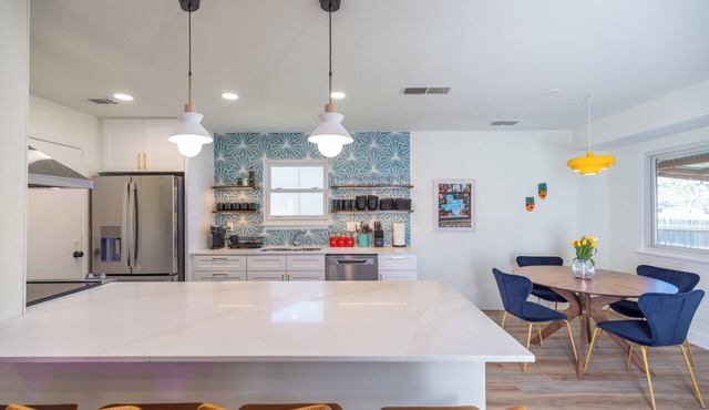 Luxury 4-bedroom Oasis with Pool, Hot Tub and Game Room
