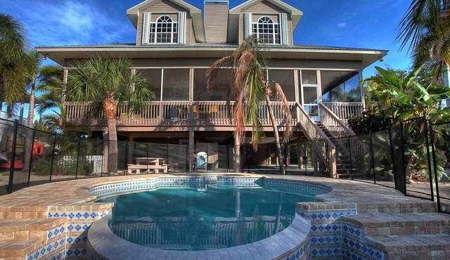 Luxury 4 Bedroom pool home close to beach, private dock on Kettle Harbor.
