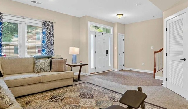 Luxury 4-bedroom townhome with fitness room and AC in charming Gaithersburg