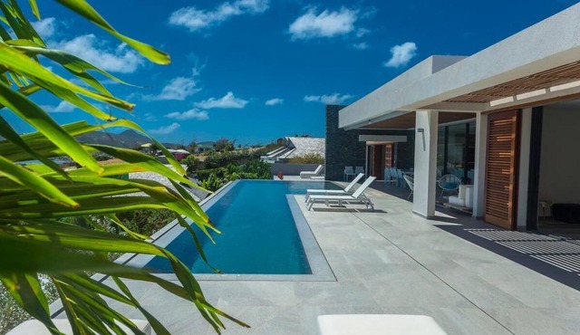 Luxury 4-Bedroom Villa Ô with Infinity Pool & Ocean Views