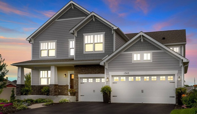 Luxury 4-bedroom Viking Hideout in Private Eagan Neighborhood with Gym & Pool
