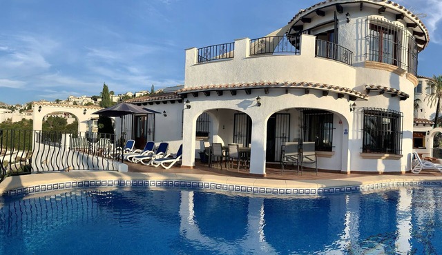 Luxury 4 Bedroom Villa - 10 berth - Private Heated Infinity Pool - with Sea View