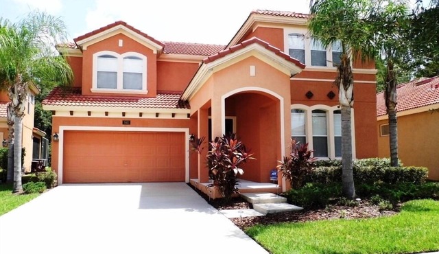 Luxury 4 Bedroom Villa on the gated Bellavida Resort close to the Theme parks