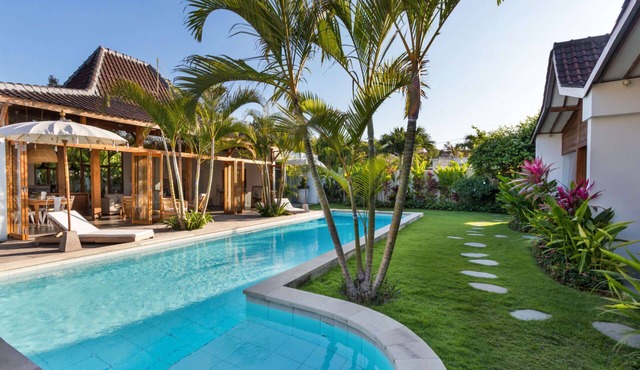 Luxury 4 Bedroom Villa with Private Pool, Bali Villa 2067
