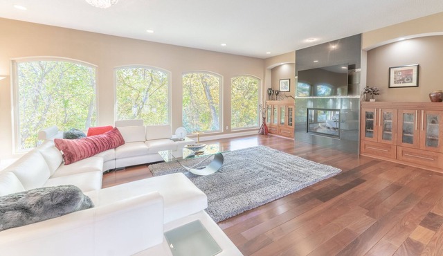 Luxury 4-bedroom Wayzata Home near Lake Minnetonka