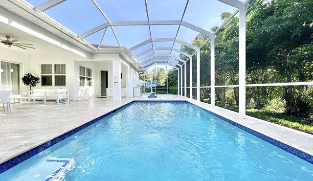 Luxury 4 bedrooms house with pool and office