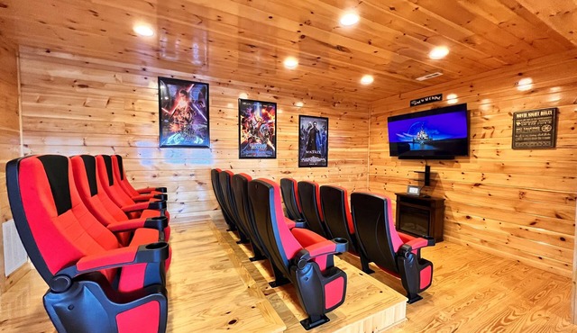 Luxury 4 Bedrooms ♦ Privacy ♦ Amazing Views ♦ Firepit ♦ Theater ♦ Arcade