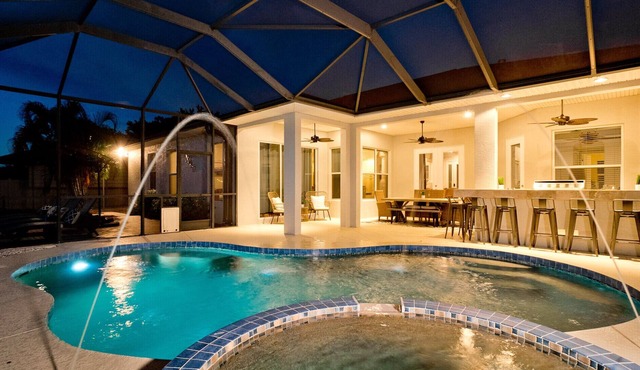 Luxury 4 BR/3BA Waterview Home w/Pool + Spa with work space