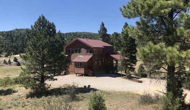 Luxury 4 BR Mountain Home - 35 min to Bryce or Zion - 3 Acres