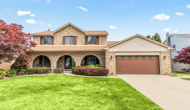 Luxury 4-BR Retreat: Spacious & Elegance!