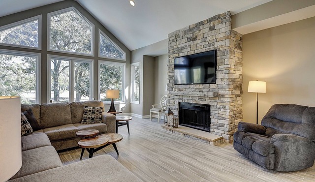 Luxury 4 BR Vacation Home Private Pool/Hot Tub Walk to Beach Bikes & Beach Gear