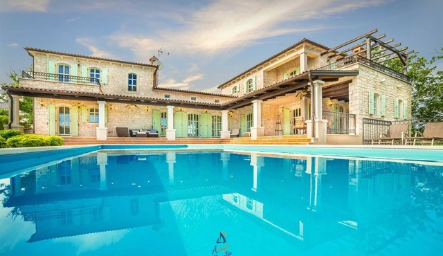 Luxury 4-BR Villa with Pool, Ensuite Sauna, and Stunning Sea & Forest Views