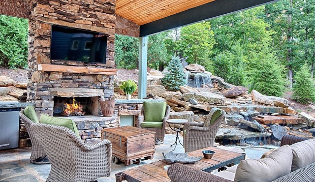 Luxury 4 King Bdrm, 4.5 Bth, Pavilion; Fire Place, TV, Waterfall, Fire Pit