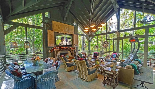 LUXURY 4 Kng Bdrm, 4.5 Bth, Gourmet Kitchen, Pavilion; TV, Fire Place, Heaters