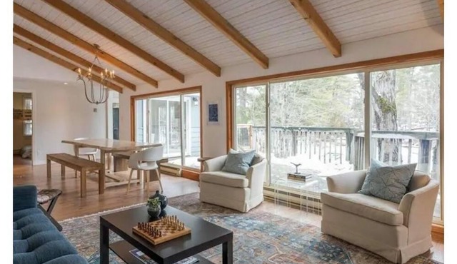 Luxury 4 Season Cottage on Prestigious Stoney Lake