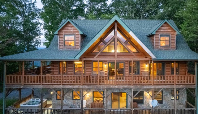 Luxury 4200 Sqft Log Cabin on 50 Acres Sleeps 16