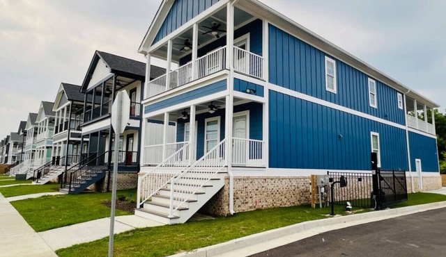 Luxury 4B/4.5b Home, EV Charger, deck by MCG #11