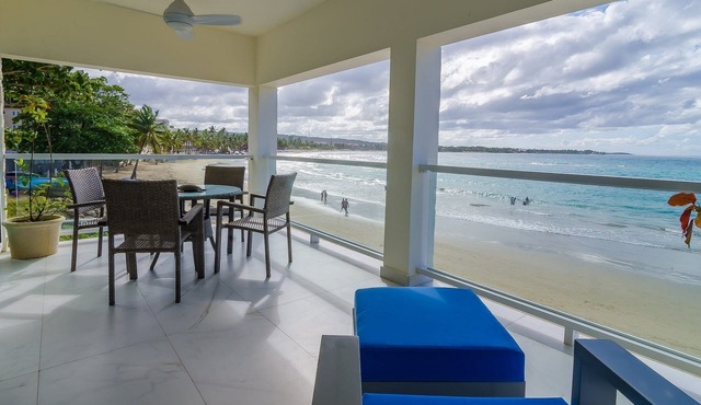 Luxury 4BD Beachfront Condo with Amazing Sea Views, Pool, Central Location