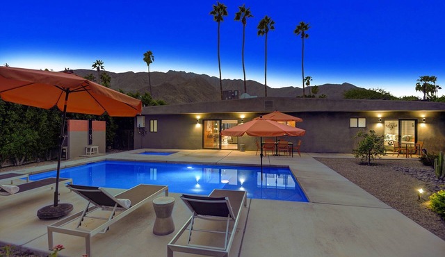 Luxury 4BD Oasis: Pool, Spa, Fire Pit, Near It All