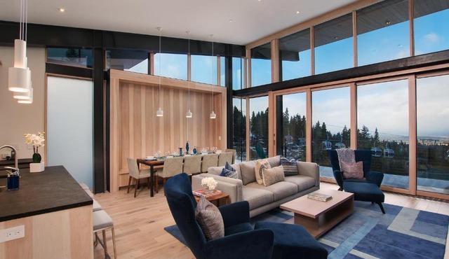 Luxury 4BD True Ski-In/Ski-Out Mid-Mountain Residence - Stellar Northstar