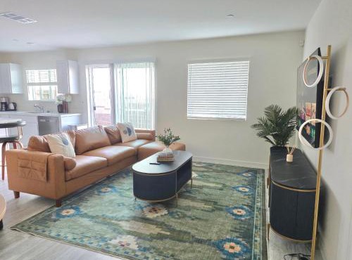 Luxury 4Bed 3Bath Roseville Home near Sports Complex and Galleria Mall