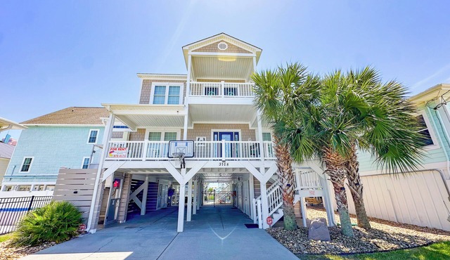 Luxury 4Bedroom/4 Bath with Private Salt-Water Pool!