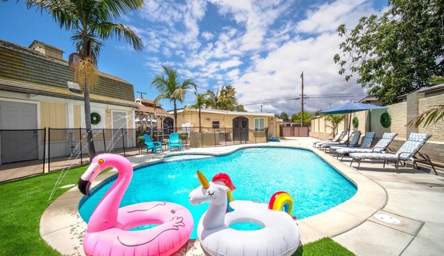Luxury 4Bedroom Home with Pool, Mini Golf & Movie Theater
