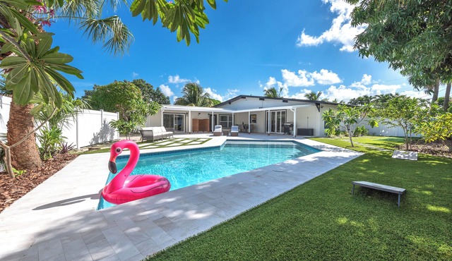 Luxury 4BR/2BA Heated Pool Oasis - Mini Golf