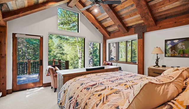 Luxury 4BR 3-Floor Sundance Home. Views. Hot Tub. pets Jeep Gladiator at airport