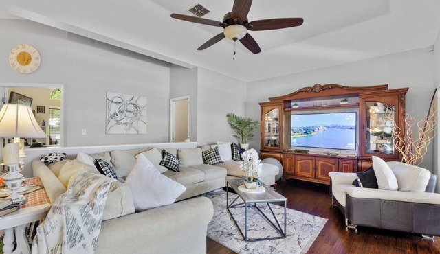 Luxury 4BR/3BA Home with Pool – Ideal for Executives & Travelers