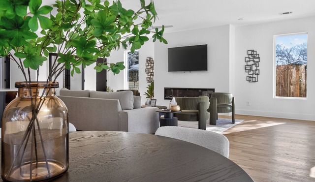 Luxury 4BR 4 BA, Chef Kitchen, 10 min to FIFA Stadium, 5 min to BeltLine