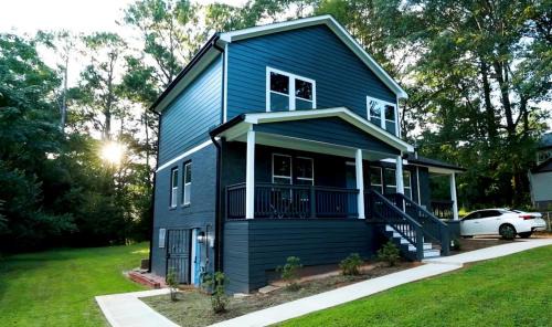 Luxury 4BR 4BA w In-law suite & Firepit Lounge