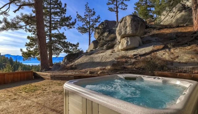 Luxury 4BR | BBQ, Hot Tub & Lake Views | Sleeps 8