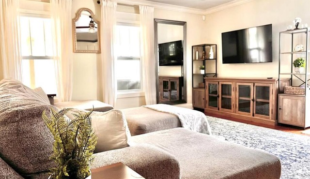 Luxury 4BR Close To Everything - 5 min to Downtown