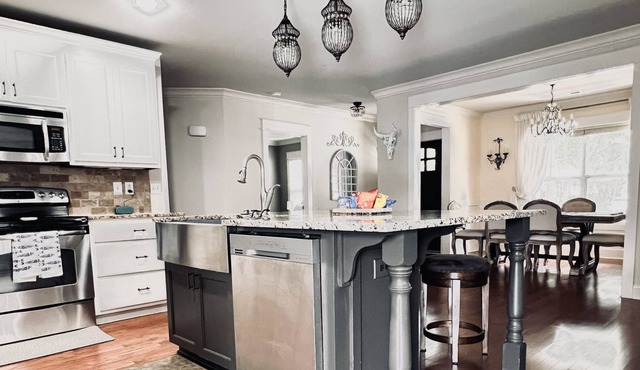 Luxury 4BR Close To Everything - 5 Min to Downtown