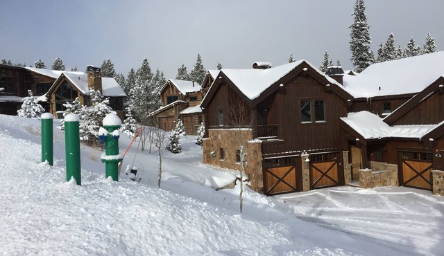 Luxury 4BR, Close to Lumberjack Lift, Exclusive Lewis Ranch, Hot Tub