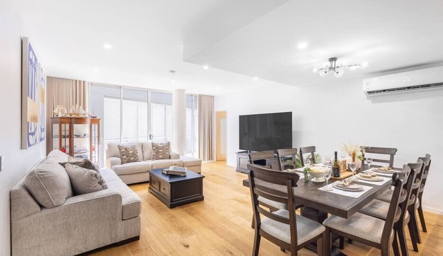 Luxury 4BR Cozy Home Pool/Gym/Sauna/wParking @ CBD