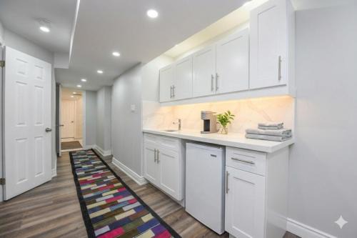 Luxury 4BR Family Home, Sleeps 8 plus Private Fence
