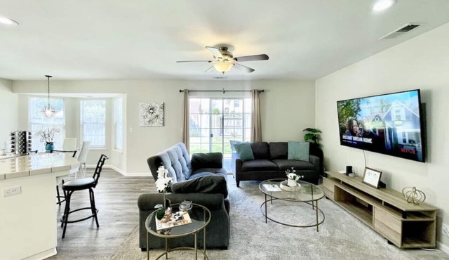 Luxury 4BR Family Home w/King Suite + Game Room