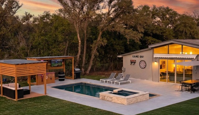 Luxury 4BR Heated pool Near Six Flags La Cantera
