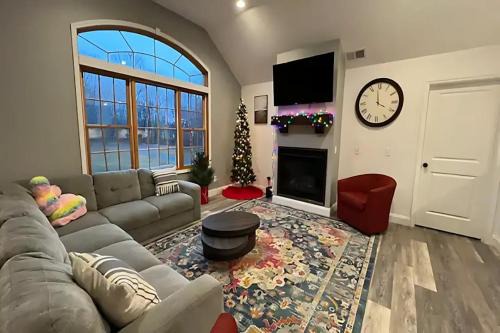Luxury 4BR Home With Mountain Views