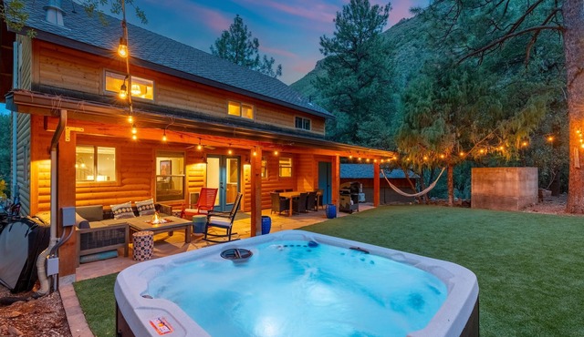 Luxury 4BR: Hot Tub Game Room Canyon Views