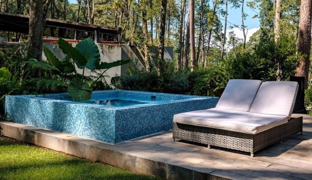 Luxury 4BR House in Avandaro - Jacuzzi - Padel
