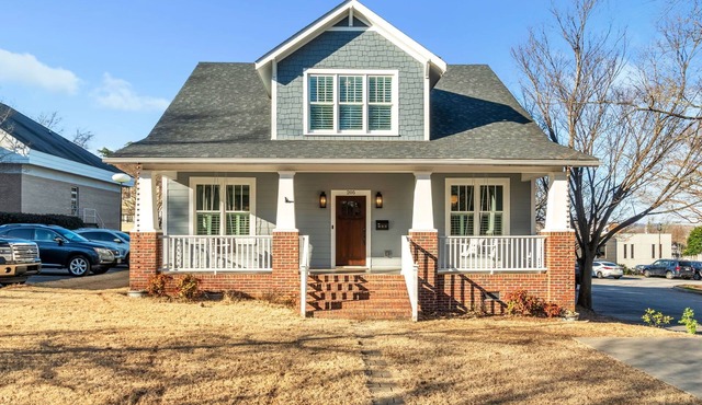Luxury 4BR in Historic District, Walk to Downtown
